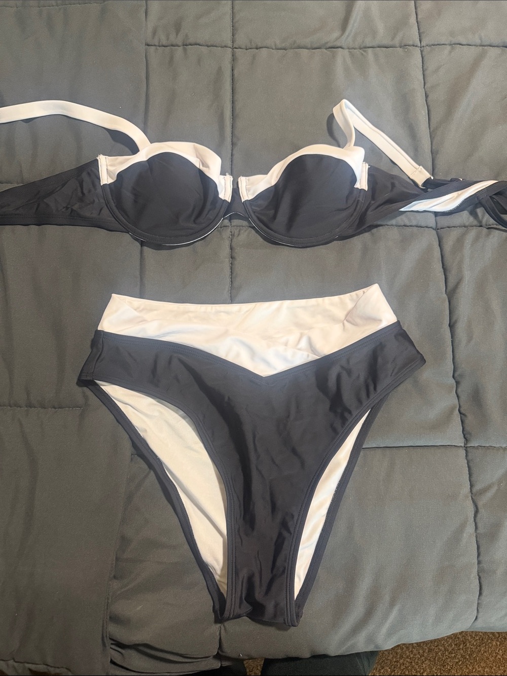 CUPSHE Women’s size small Black & White High-Waist Two-Piece Swim Set